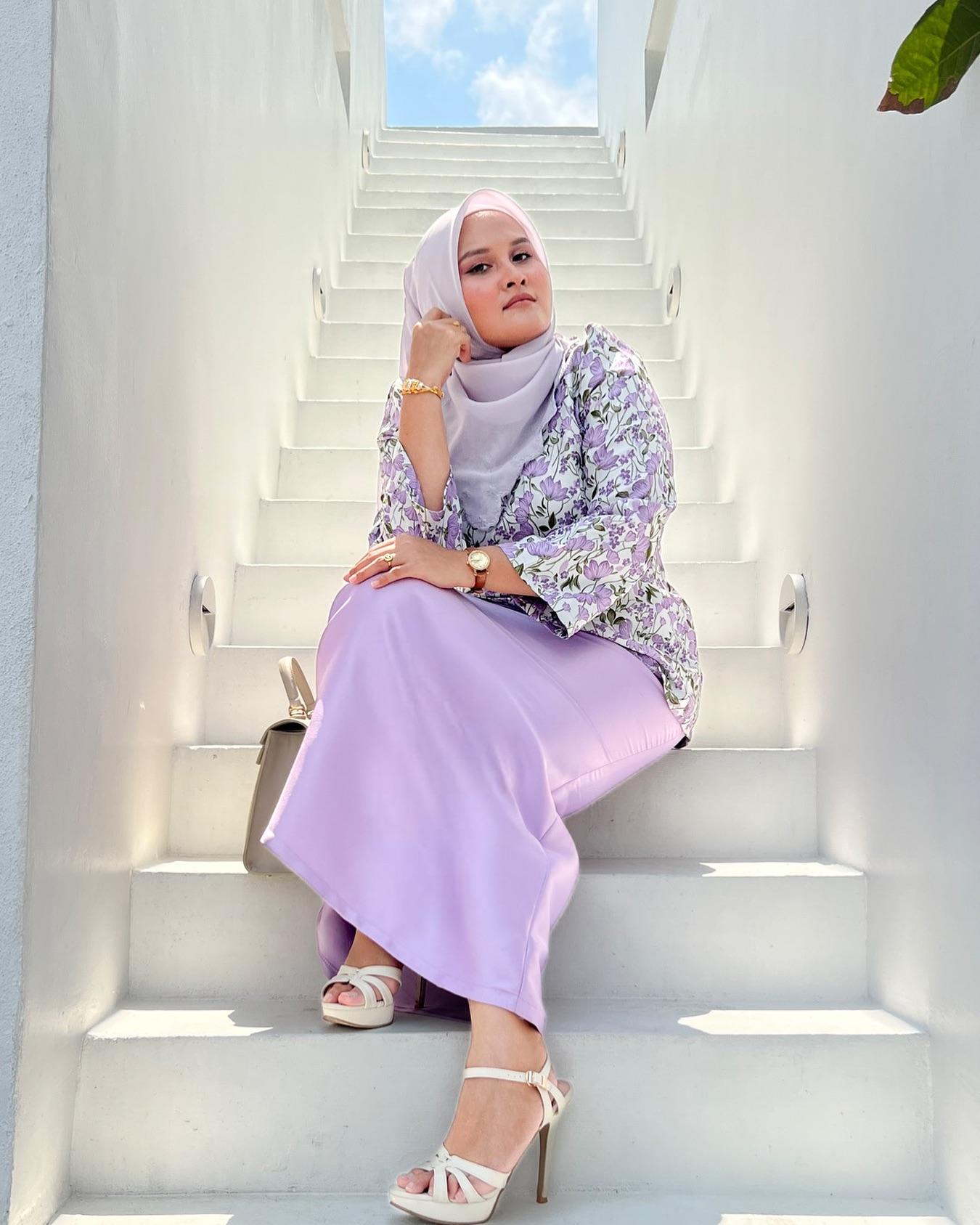 Modest fashion creator wearing a lilac outfit
